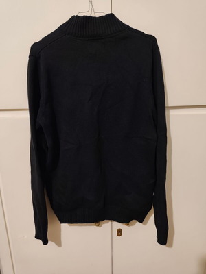 Funky Buddha pullover medium black like new, very warm