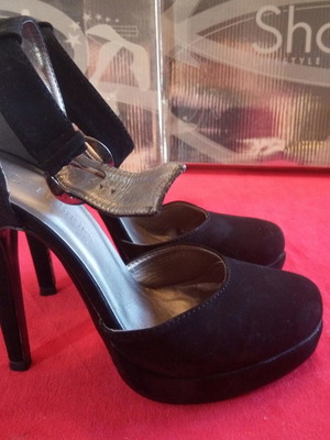 Γόβες λουράκι καινούργιες, μέγεθος 36, μαύρες