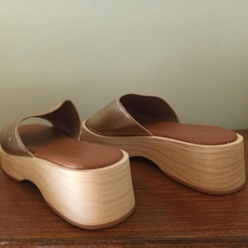 Alta Moda women's bronze summer platform sandals, size 40