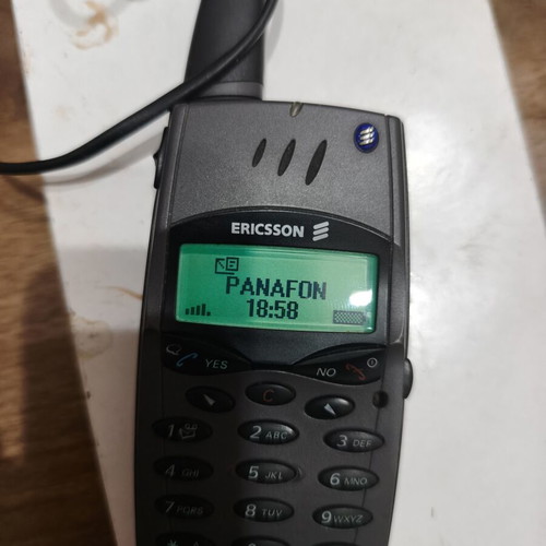 Ericsson T28s Vintage Cell Phone like new, fully functional