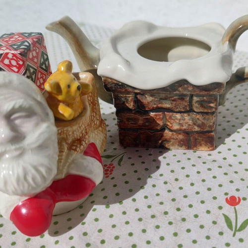 Santa vintage teapot by Paul Cardew used, collectible