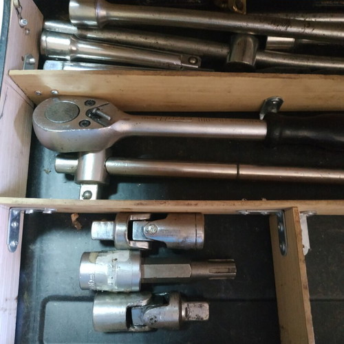 Car Air Impact Wrench used with sockets