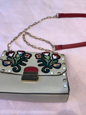 Stradivarius crossbody bag new, beige with floral details and gold chain