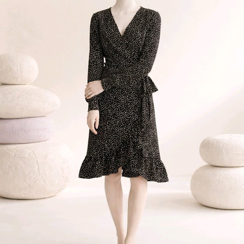 Yas dress black like new, knee-length with extra long sleeves