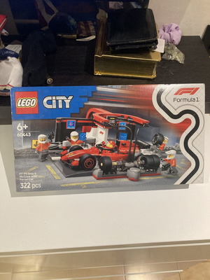 Lego 60443 City Formula 1 Pit Stop set