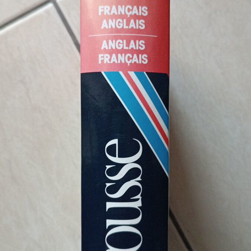 Larousse dictionary French-English / English-French like new