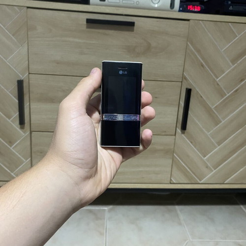 LG Chocolate KE800 mobile phone like new, rare