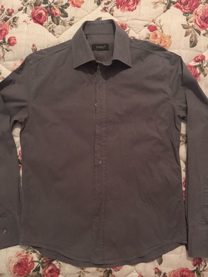 Frenzy shirt gray size Medium like new