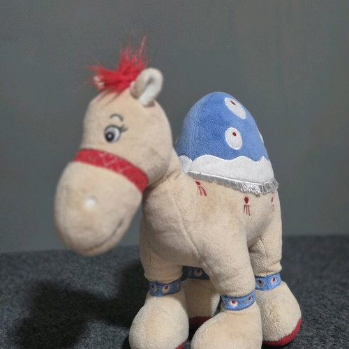 Plush camel "Cleo" The Toy Store like new