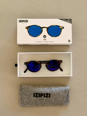 Izipizi Kids Sunglasses Blue Mirror Cat.3 Like New with Case