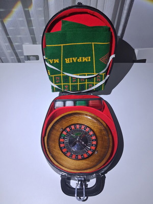 Home Casino Compact roulette wooden with aluminum case like new