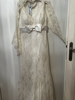 Wedding dress A-Style like new, alpha shape with lace and organza bolero ivory