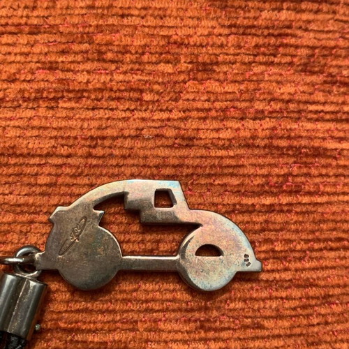 Costis car keychain with eye used, silver