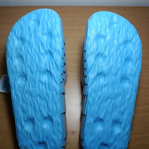 Ocean Addicts slides grey and blue