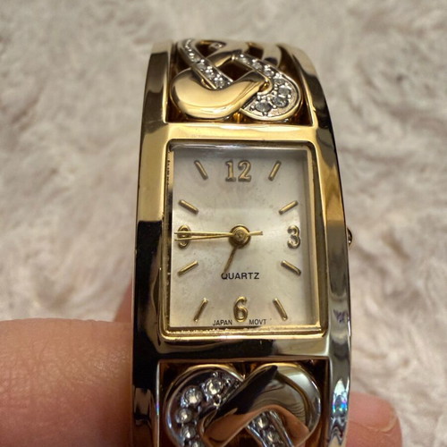 Quo Vadis stainless steel jewelry set in gold tone like new