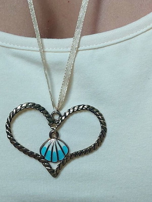 Handmade heart-shaped necklace new, gold color