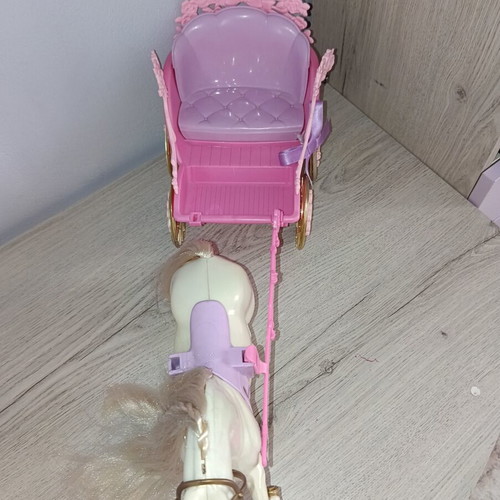 Barbie Rapunzel carriage with missing accessories