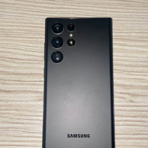 Samsung S22 Ultra smartphone used, minor crack