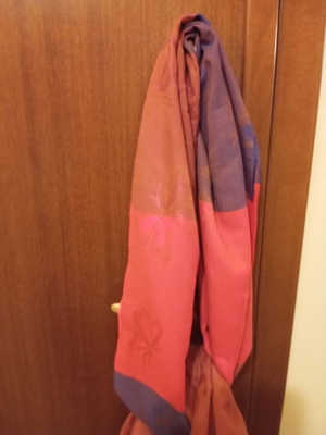 Large scarf like new with red and blue colors
