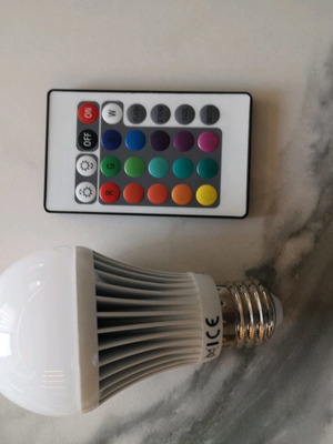 Led λάμπα ασύρματη με χειριστήριο μεταχειρισμένη