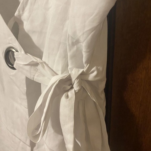 White tank top with internal and external tie like new, fits small and medium