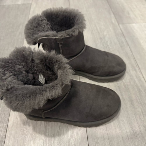 Ugg Bailey Bow women's boots size 37 used, gray