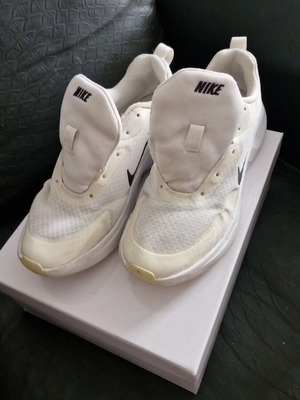 Nike women's sneakers size 40 used, white athletic shoes
