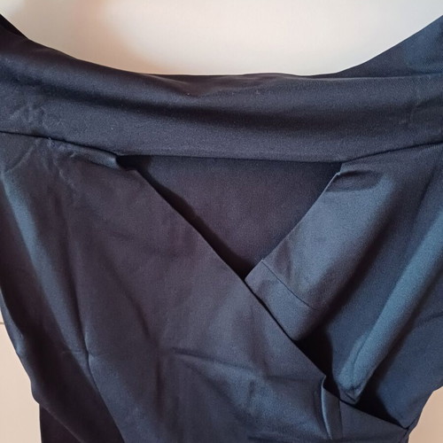 Elastic top with cut-out size small, like new, black
