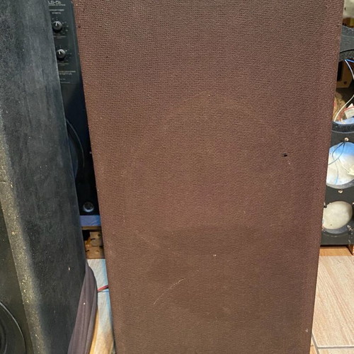 KEF 304 Series II speakers used, excellent sound, made in England