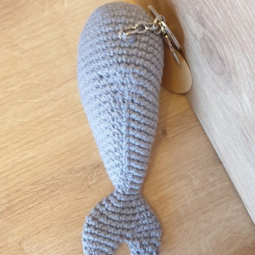 Sleepy Whale Knitted Charm Keychain new, gray