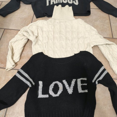 Pack of knitted women's sweaters like new