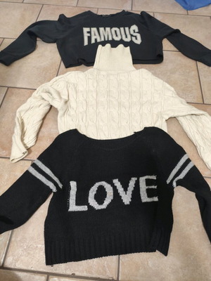 Pack of knitted women's sweaters like new