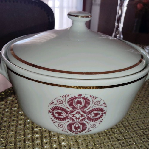 Porcelain soup tureens like new, set of 2