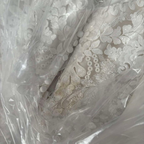 Italian wedding dress with lace and tulle like new, size L
