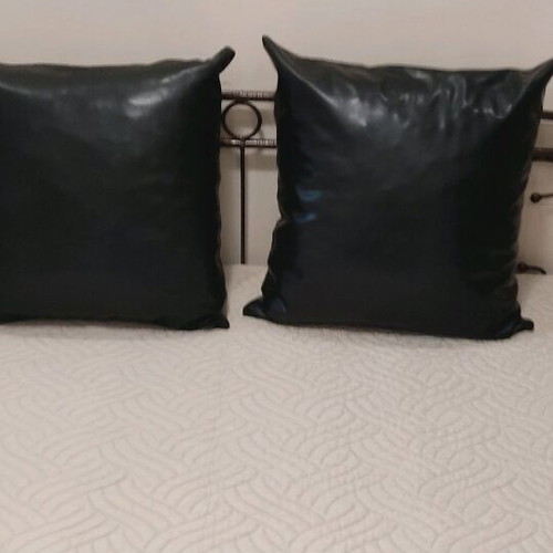 Leather pillow 60x60x18 cm, black, with zipper
