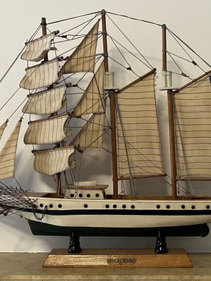 Wooden Pogoria sailing ship vintage 1989 like new