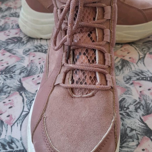 Pink athletic ankle boots like new, size 40 with snake print