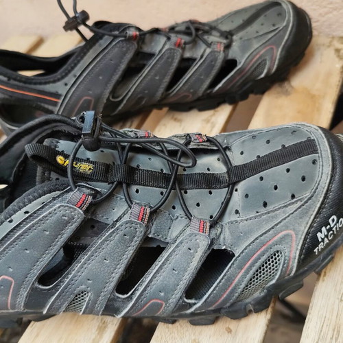 Hi-Tec M-D Traction outdoor caged sandals size 42, grey