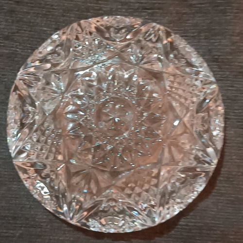 Set of two crystal ashtrays like new, 4 slots, 15 cm diameter