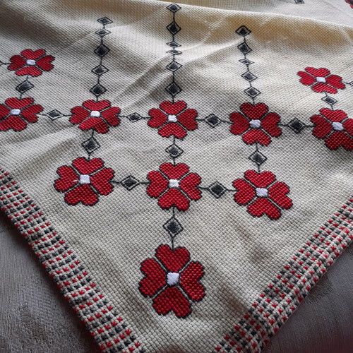 Hand embroidered tablecloth like new, cross-stitch 72x66 cm