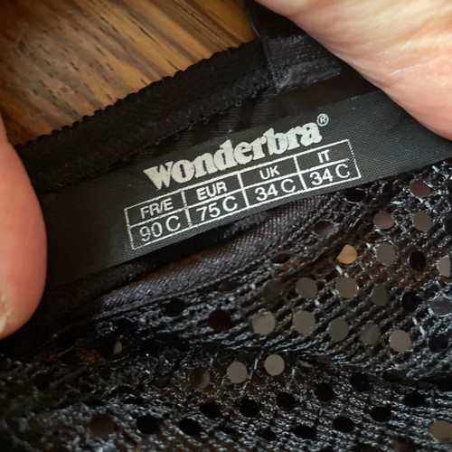 Wonderbra set new