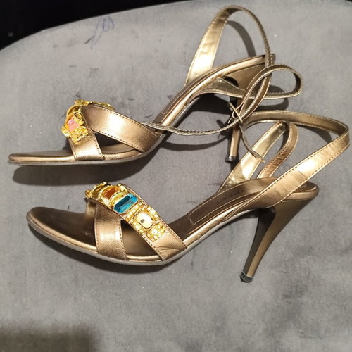 Sandals size 37 like new