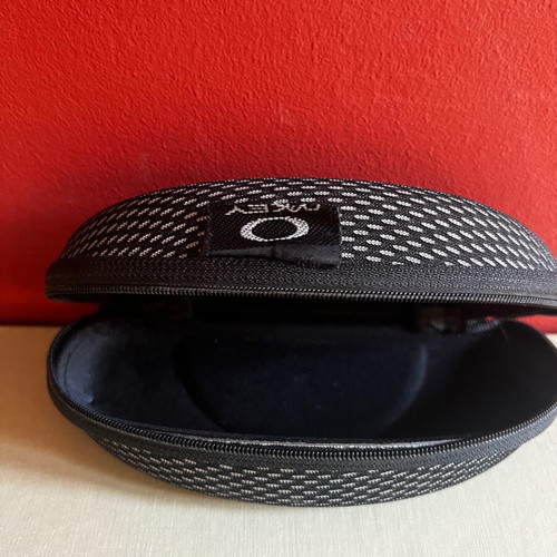 Oakley sunglasses used, taba color with case