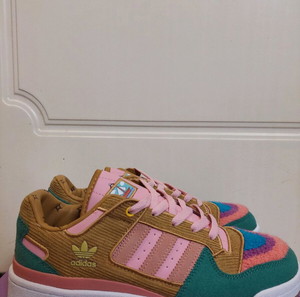Συλλεκτικό Adidas Forum Low CL The Simpsons - Living Room