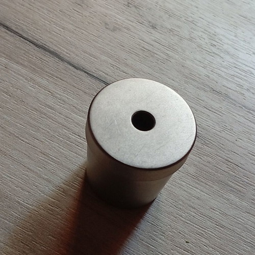 Titanium pen holder like new, versatile for office use