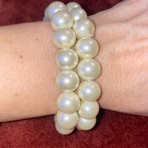 Pearl bracelets like new, white