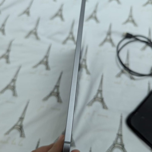 Ipad Air M2 2024 Wifi + E-sim in very good condition