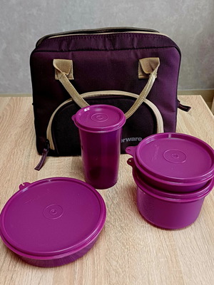 Tupperware set of 5 with 3 bowls, cup and insulated bag new