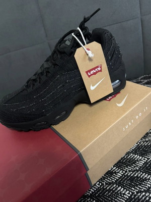 Nike AirMax 95 x Levi’s size 42 new, black