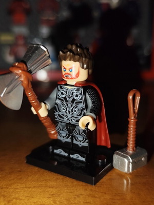 Thor Infinity War φιγούρα σαν καινούργιο με αξεσουάρ